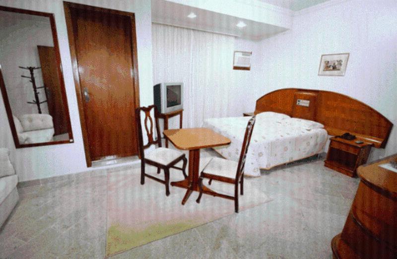 Cristal Executive Hotel Francisco Beltrão Rum bild
